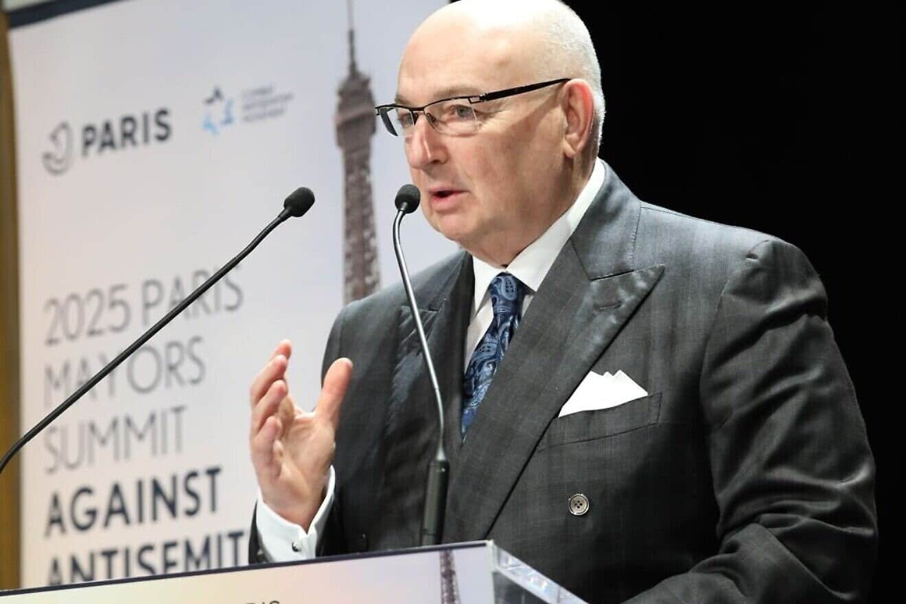 World mayors gather in Paris to combat antisemitism