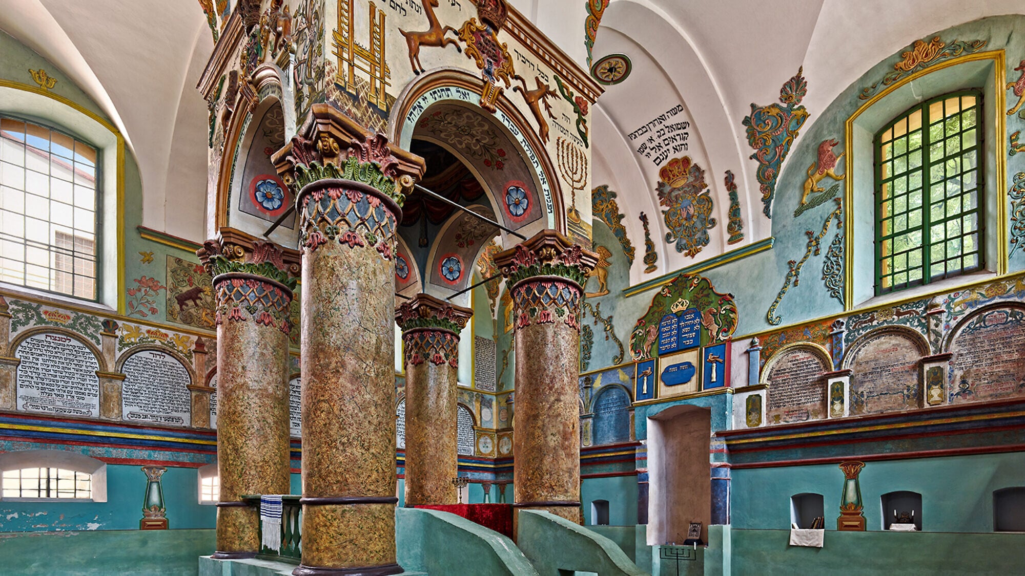 Jewish life more fragile than ever says photographer who documents Jewish cemeteries