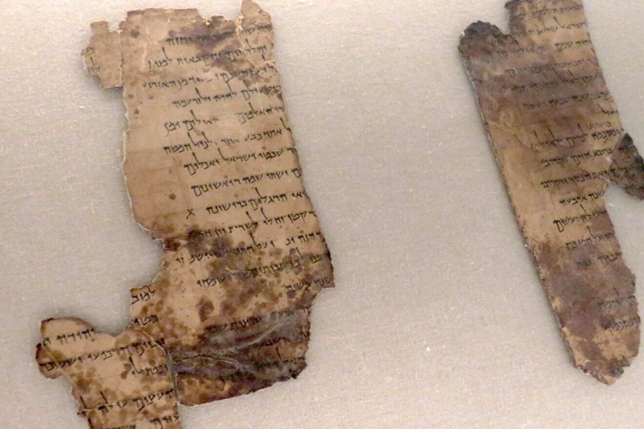 DC's Bible Museum exhibits Dead Sea Scrolls, 'most significant ...