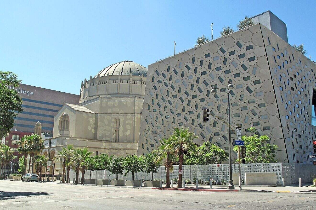 Protesters targeted Jewish community at Los Angeles synagogue rabbi says