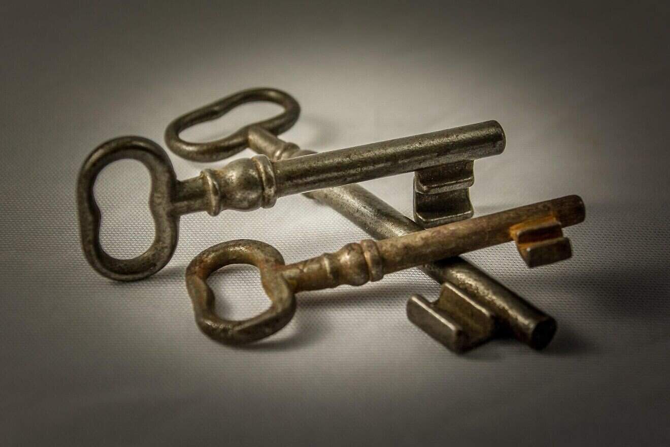 Iron keys. Credit: Silberfuchs/Pixabay.
