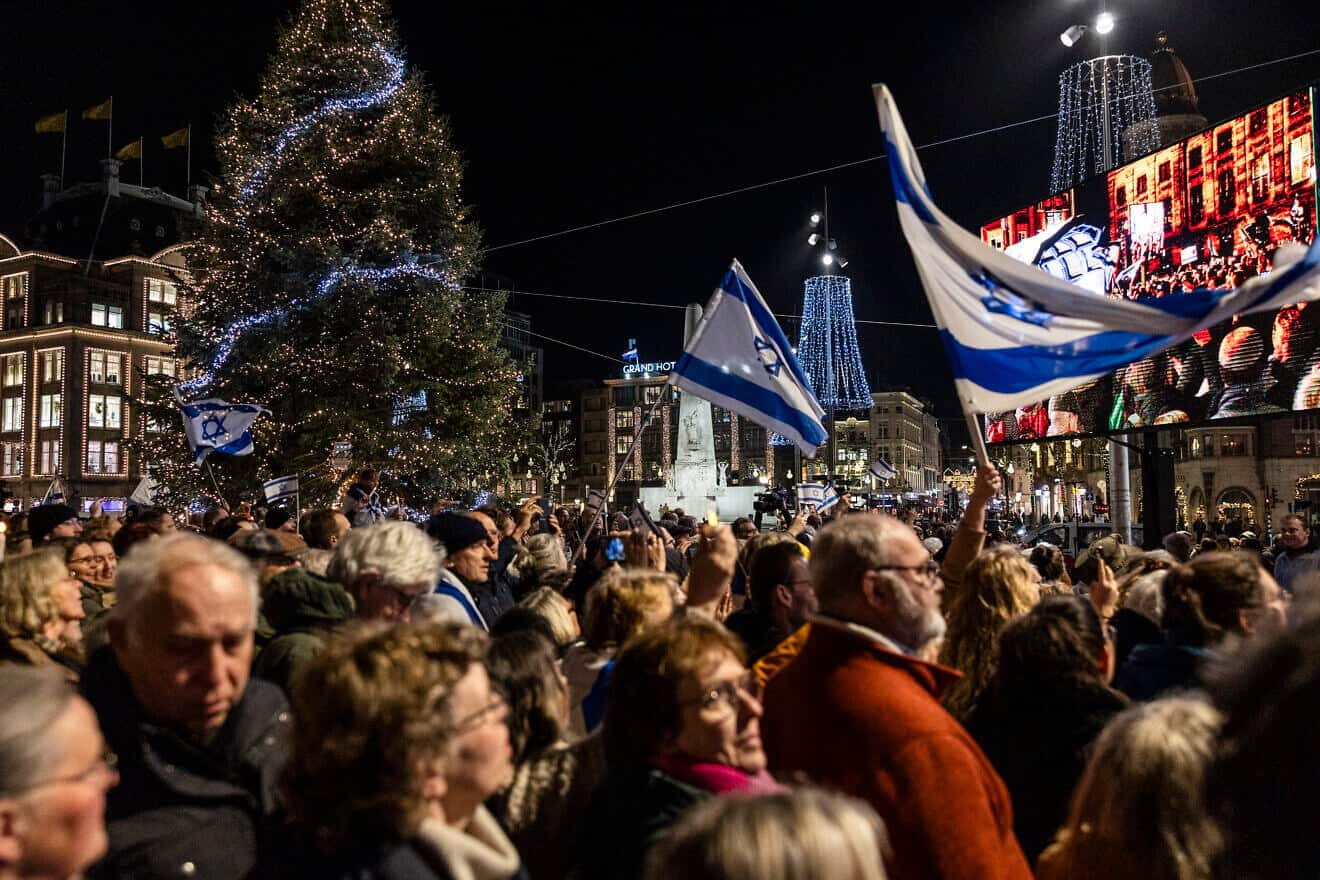 Thousands rally at Amsterdam Chanukah event against Jew-hate