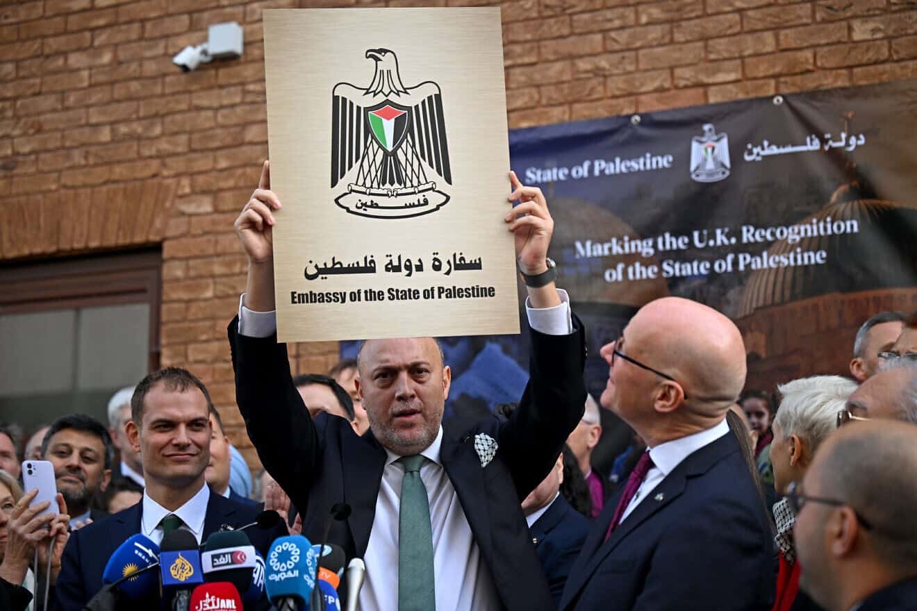 Palestinian embassy opens in London