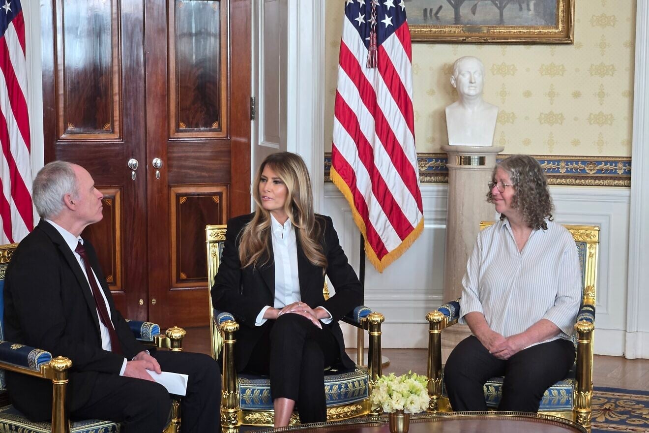 Melania Trump meets with freed hostages Aviva and Keith Siegel at White House