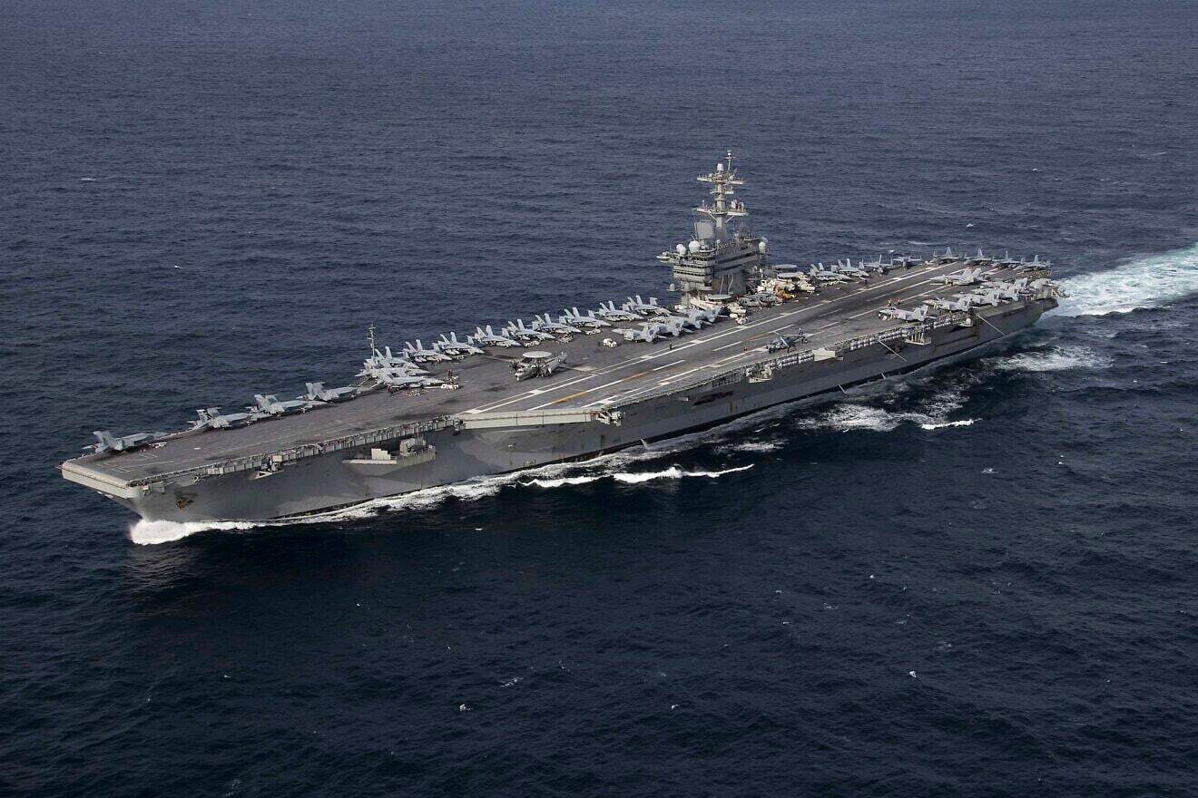 Le porte-avions de classe Nimitz USS Abraham Lincoln lors d'un exercice de transit de détroit dans l'océan Atlantique, le 30 janvier 2019. Crédit : Spécialiste des communications de masse de 3e classe Clint Davis/US Navy.
