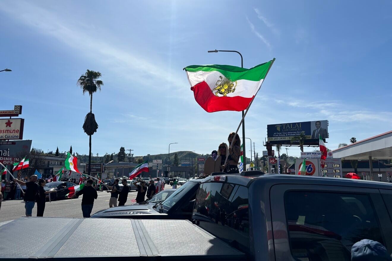 More than 2000 attend rally in Los Angeles against Iranian regime